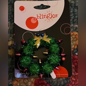NEW Blingks Wreath pin